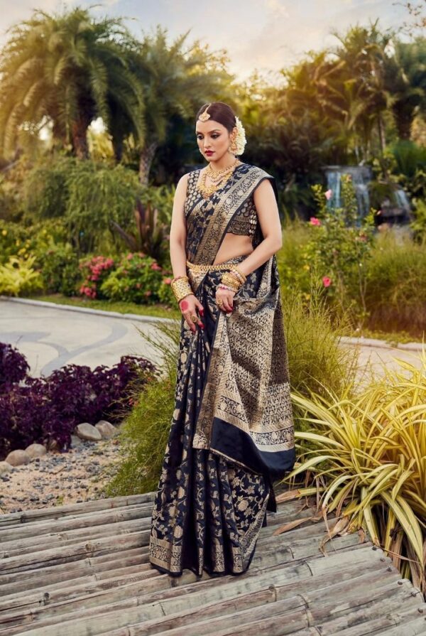 BEAUTIFUL RICH PALLU & JACQUARD  PATTERN WORK  ON ALL OVER THE SAREE - Image 4