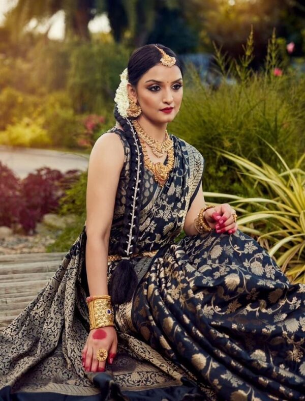 BEAUTIFUL RICH PALLU & JACQUARD  PATTERN WORK  ON ALL OVER THE SAREE - Image 3
